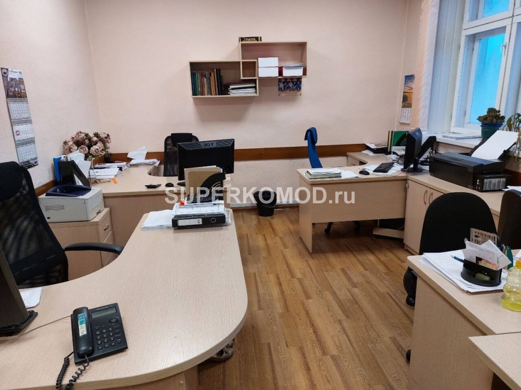 Офисный угловой стол классика бежевый цвет