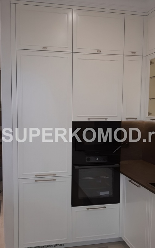 Угловая кухня в белом цвете на заказ