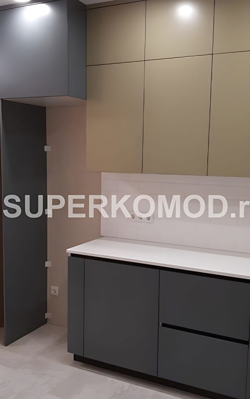 Угловая кухня в современном стиле серого цвета на заказ