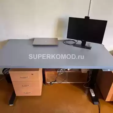 Компьютерный стол с регулируемой высотой