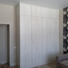 Бежевый шкаф в гостиную