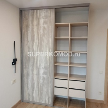 Светлый шкаф-купе в спальню