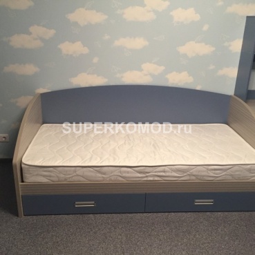 Детская кровать с двумя выдвижными ящиками