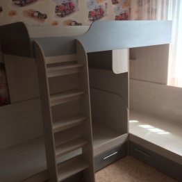 Кровать в детскую комнату для троих детей