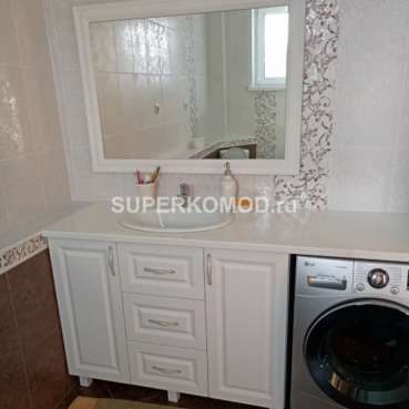 Тумба и зеркало для ванной комнаты