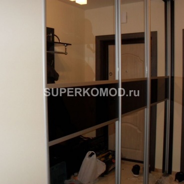 шкаф-купе в прихожую с зеркальными дверцами на заказ в Барнауле