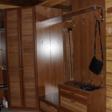 Прихожая из дерева на заказ в Барнауле