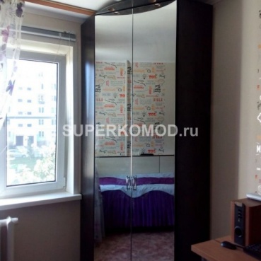 Угловой шкаф для детской с зеркалом