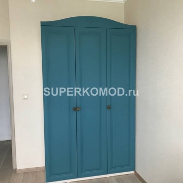 Синий шкаф в детскую
