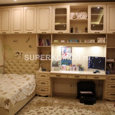 Мебель для детской из светлого дерева под заказ
