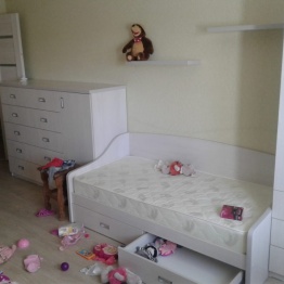 Мебель в детскую комнату для двух девочек
