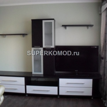 светло-темная стенка с полками для гостиной