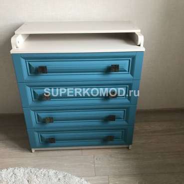 Синий комод под дерево