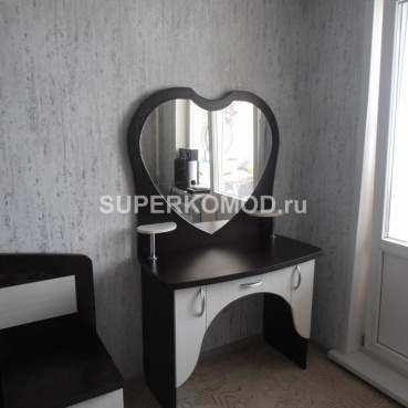 дамский столик сердце