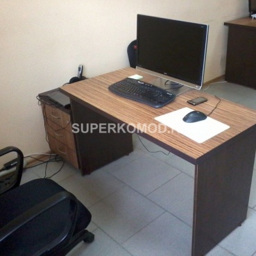 офисный стол для персонала с тумбой