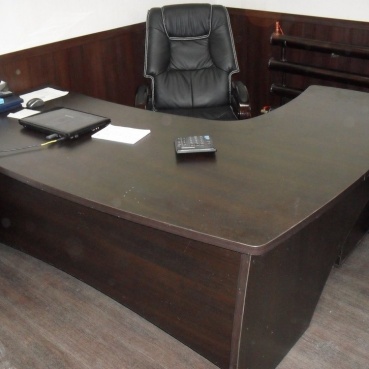 Офисный стол для руководителя на заказ в Барнауле